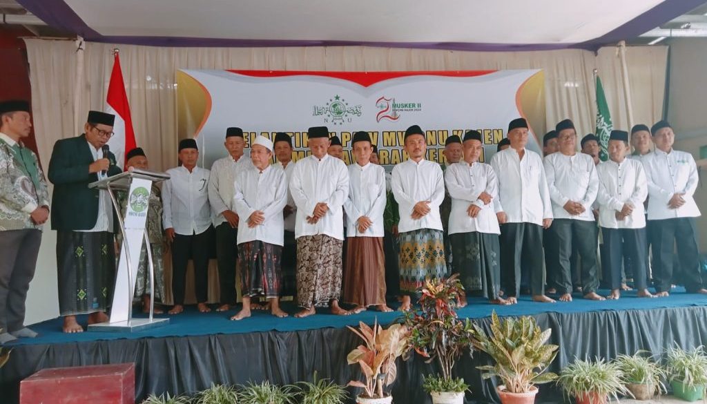 Pengurus PAW MWCNU Kajen mengikuti Baiat oleh Rais Syuriyah PCNU Kab. Pekalongan, KH. Baihaqi Anwar